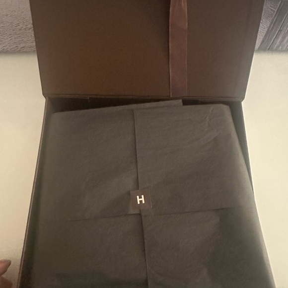 Hourglass Vegan Brush Set in Elegant Brown Packaging - Picture 3 of 6